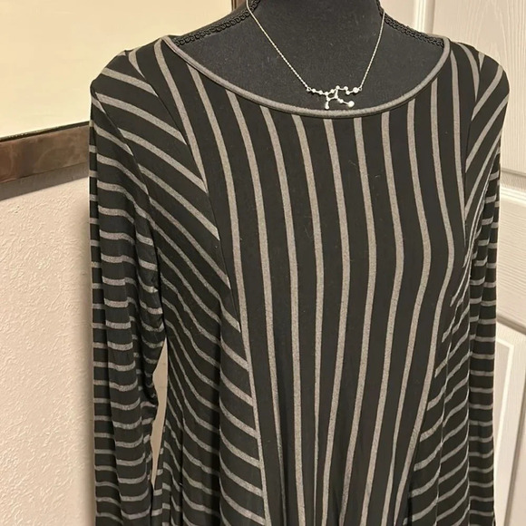 Black and Gray Striped Comfy USA Blouse - Picture 2 of 5